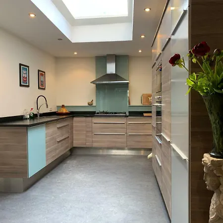 Charmante Woning Naast Monumentale Kerk In Centrum Apartment *